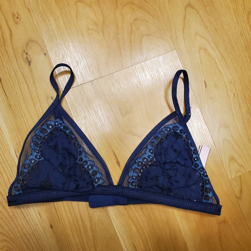 Victoria's Secret Lacey Bralette Size Med - Like NEW!